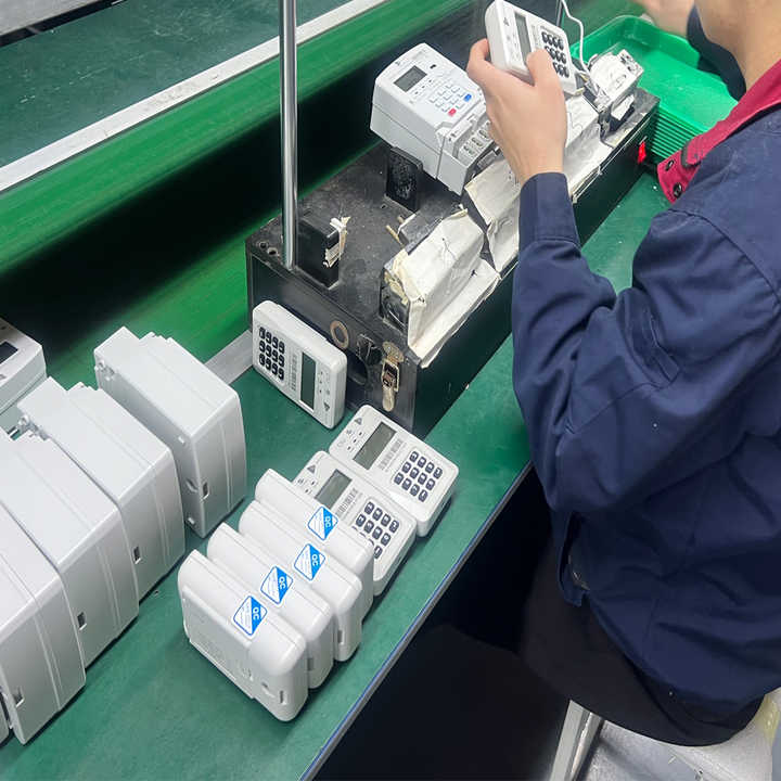 Low Battery Indicator Sts Water Metering System Plastic Housing DN15 Integrated Type Prepaid Water Meter Supplier