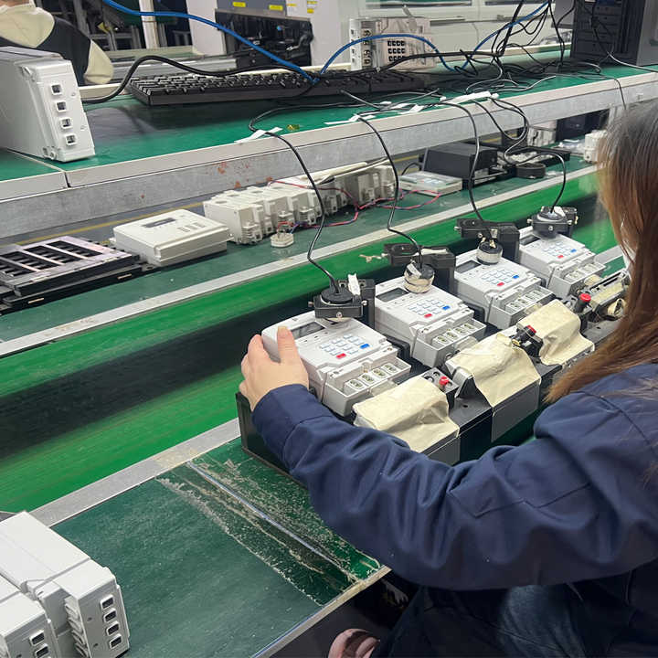 Low Battery Indicator Sts Water Metering System Plastic Housing DN15 Integrated Type Prepaid Water Meter Supplier